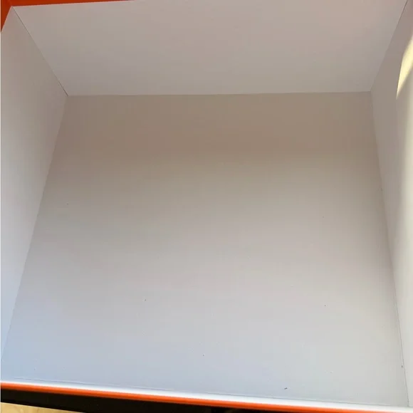 Hermes Orange Gift Box with Subtle Logo - Picture 5 of 6
